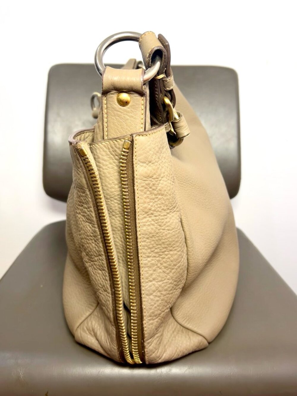 Prada Vitello Phenix Milk Tea Grained Calfskin Zip Hobo Shoulder Bag - Picture 4 of 9